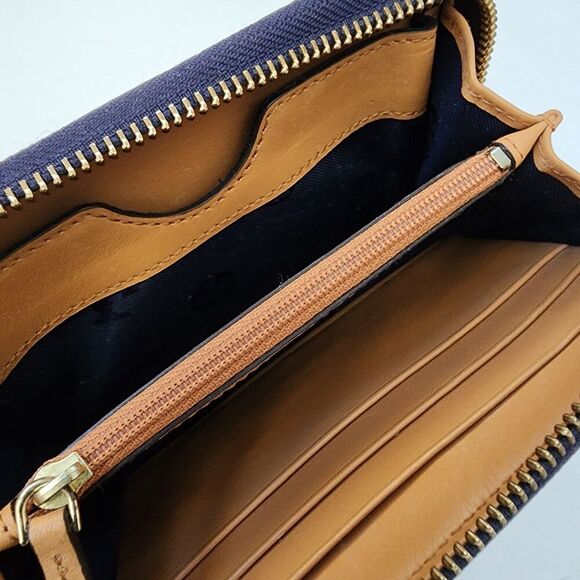 Tory Burch Robinson Wristlet Wallet - Picture 4 of 7